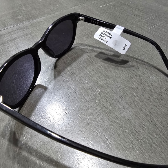 DKNY Square Sunglasses Nwt. - Picture 4 of 6